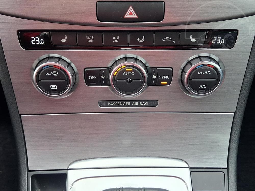 2012 Volkswagen PASSAT - 19