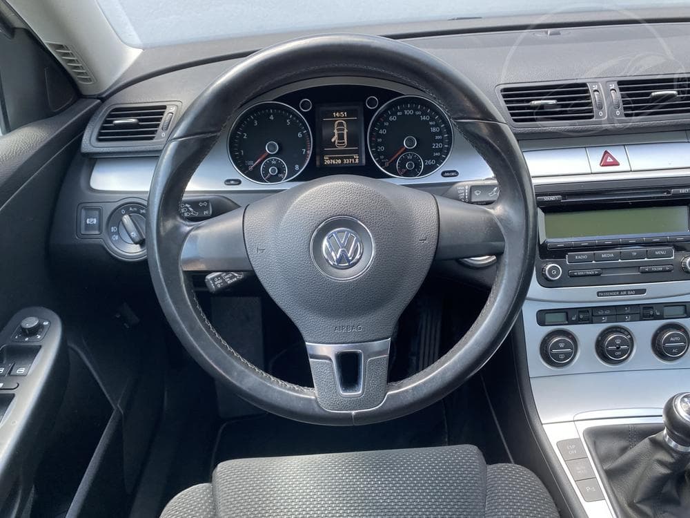 2009 Volkswagen PASSAT - 11