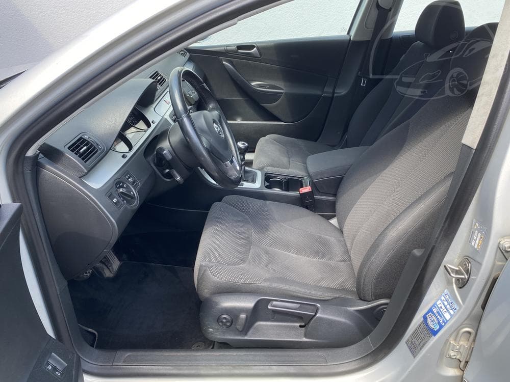 2009 Volkswagen PASSAT - 9