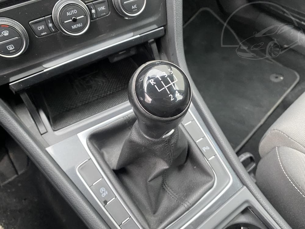 2018 Volkswagen Golf - 16