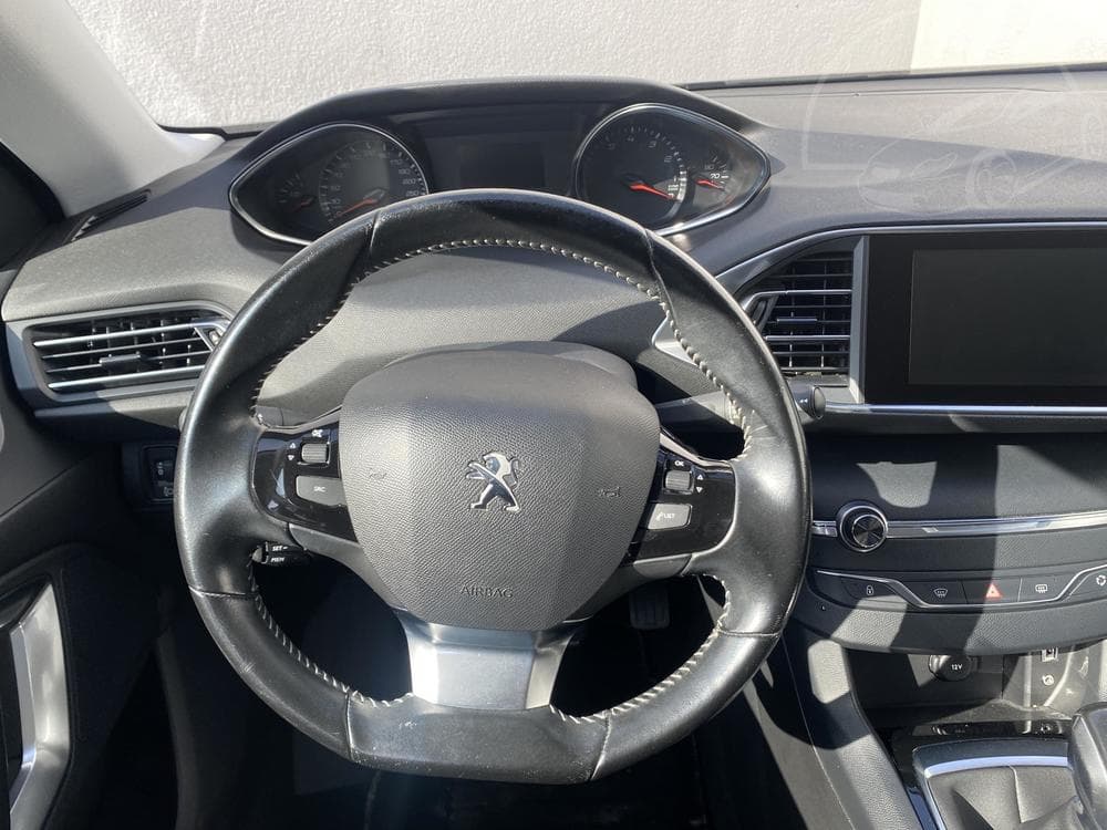 2016 Peugeot 308 - 11