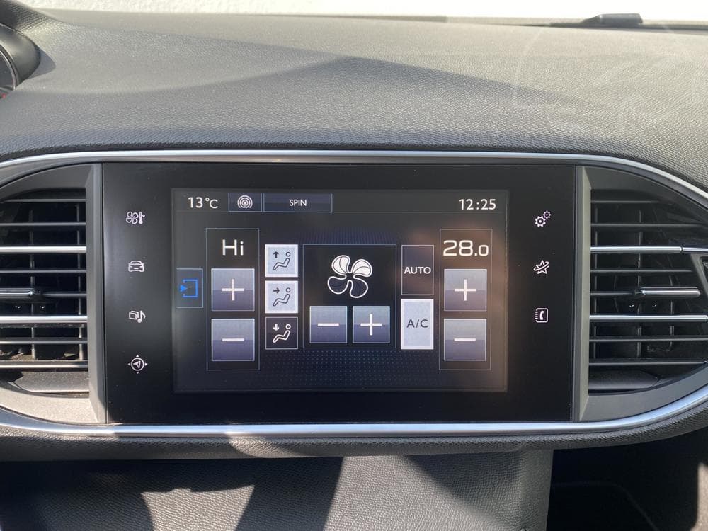 2016 Peugeot 308 - 17