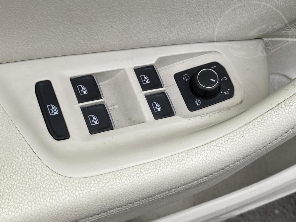 2015 Volkswagen PASSAT - 31