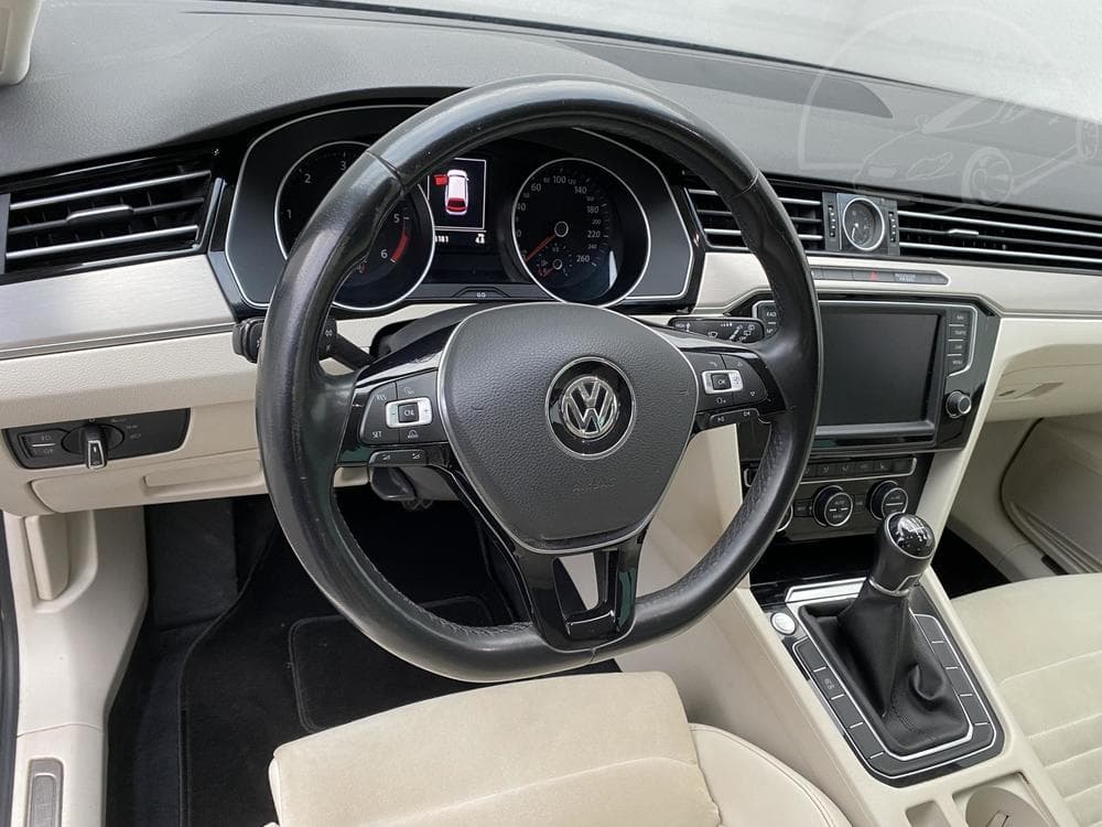 2015 Volkswagen PASSAT - 37