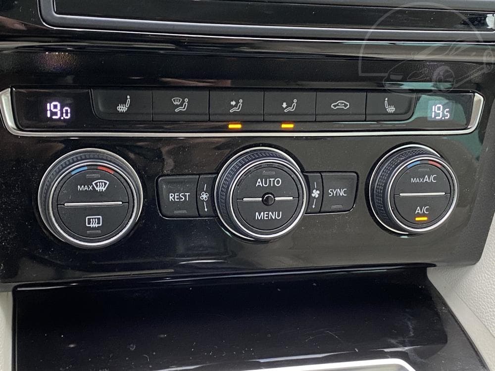 2015 Volkswagen PASSAT - 43
