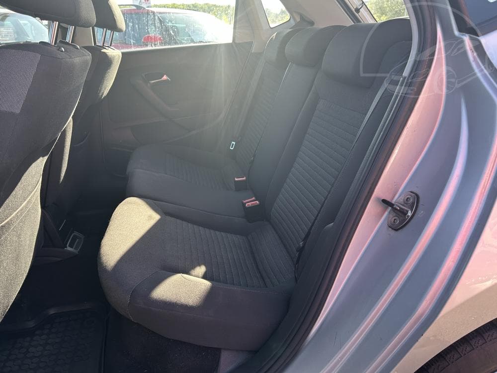 2011 Volkswagen POLO - 10