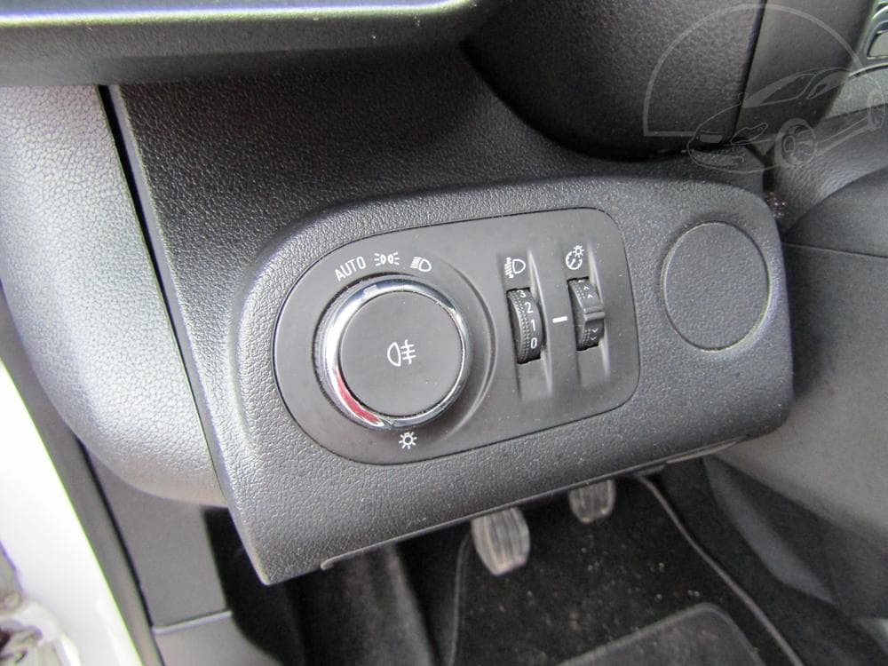 2020 Opel COMBO - 46