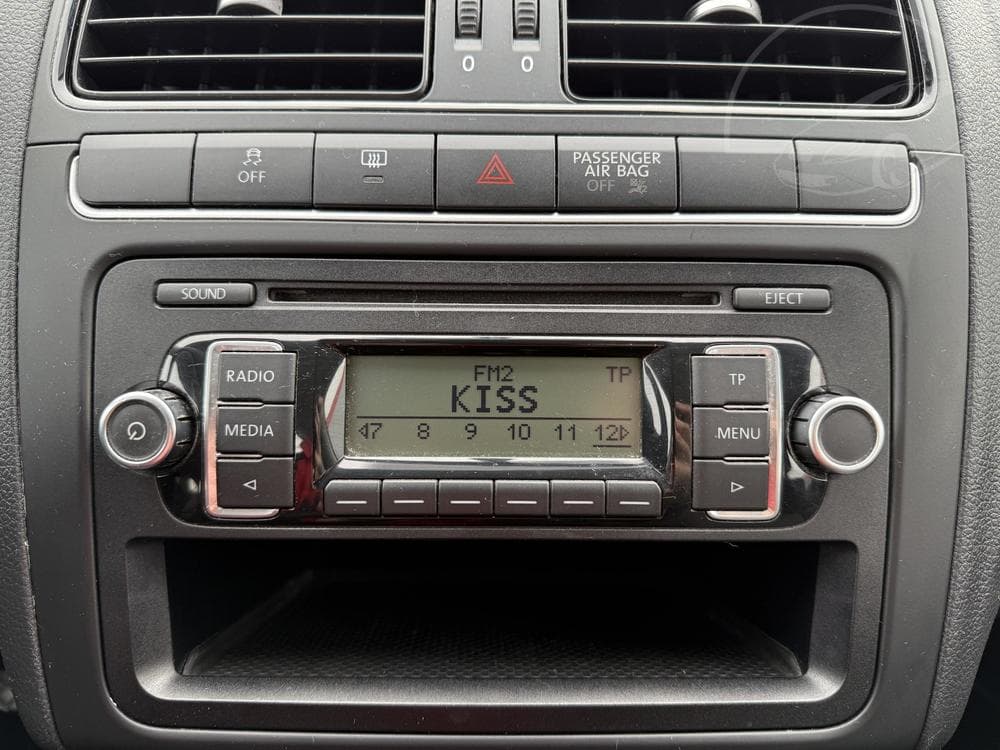 2011 Volkswagen POLO - 12