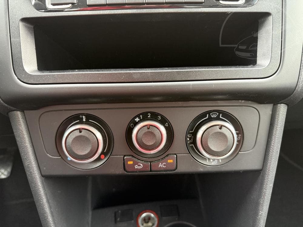 2011 Volkswagen POLO - 13