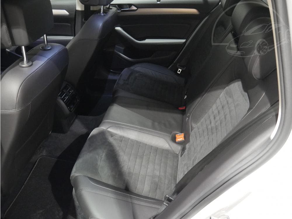 2015 Volkswagen PASSAT - 28