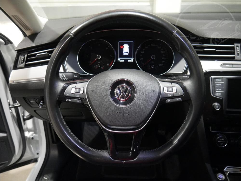 2015 Volkswagen PASSAT - 34