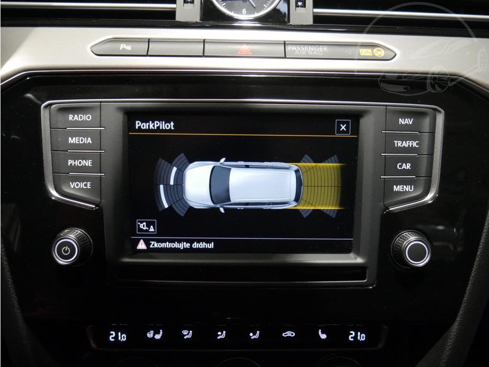 2015 Volkswagen PASSAT - 40