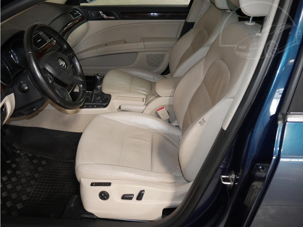 2013 Škoda SUPERB - 17