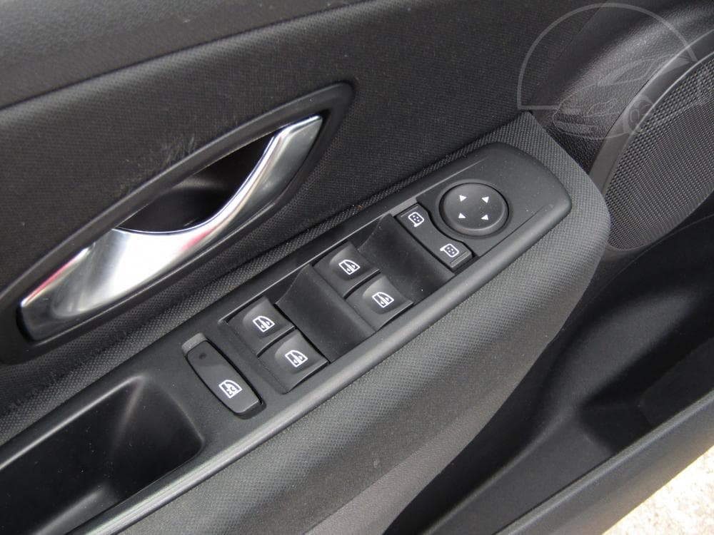 2011 Renault MEGANE - 11