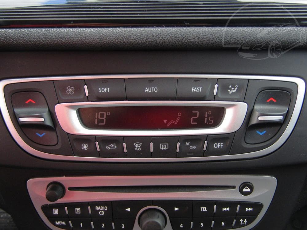 2011 Renault MEGANE - 15