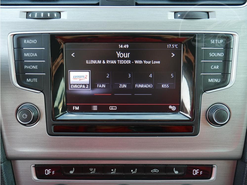 2014 Volkswagen Golf - 25