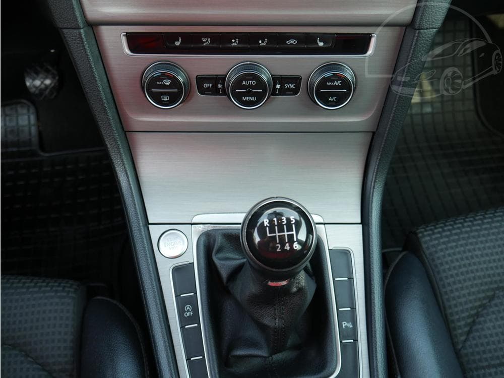 2014 Volkswagen Golf - 29