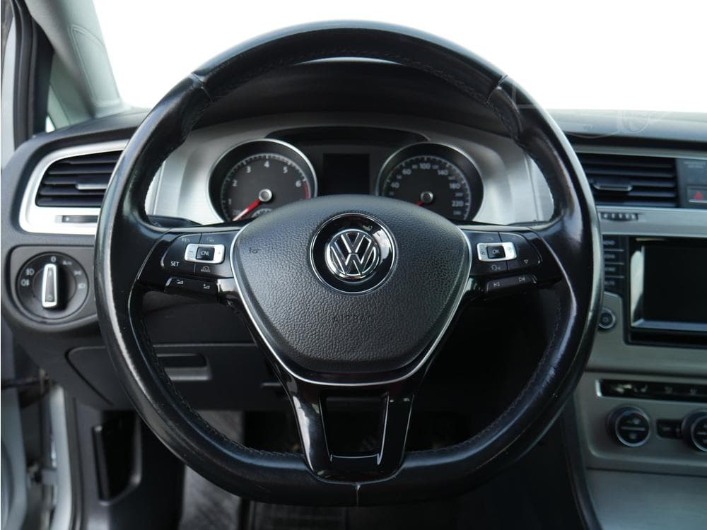 2014 Volkswagen Golf - 31