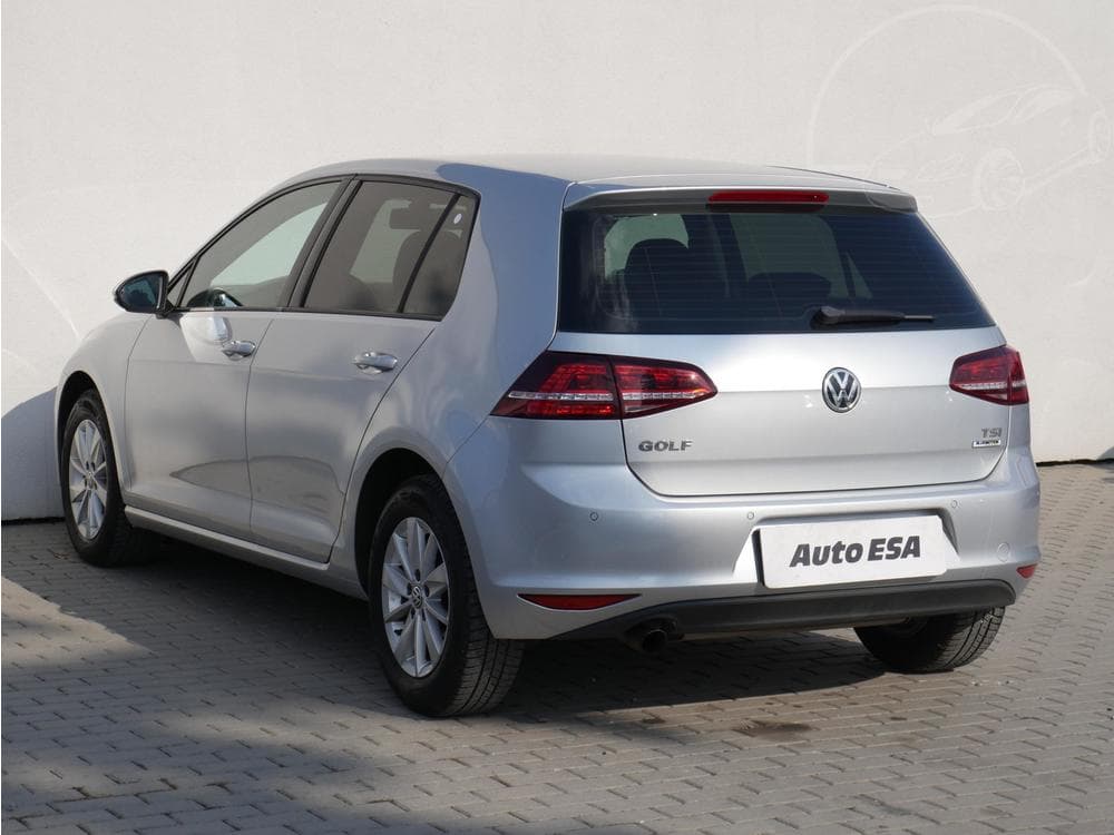 2014 Volkswagen Golf - 11