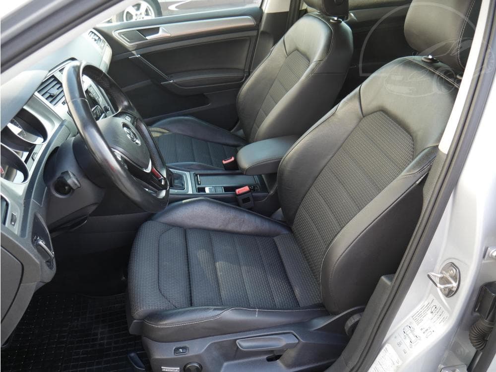 2014 Volkswagen Golf - 17