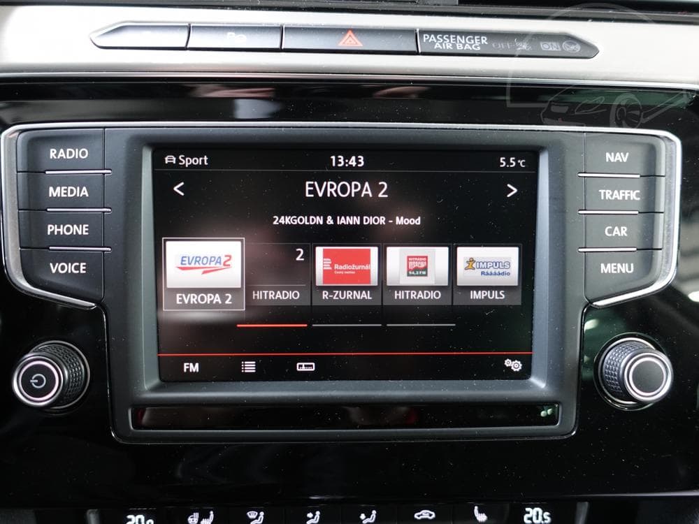 2015 Volkswagen PASSAT - 55