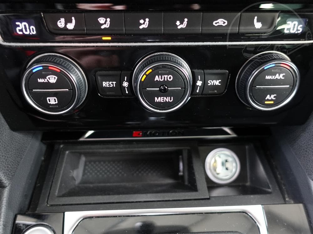 2015 Volkswagen PASSAT - 58