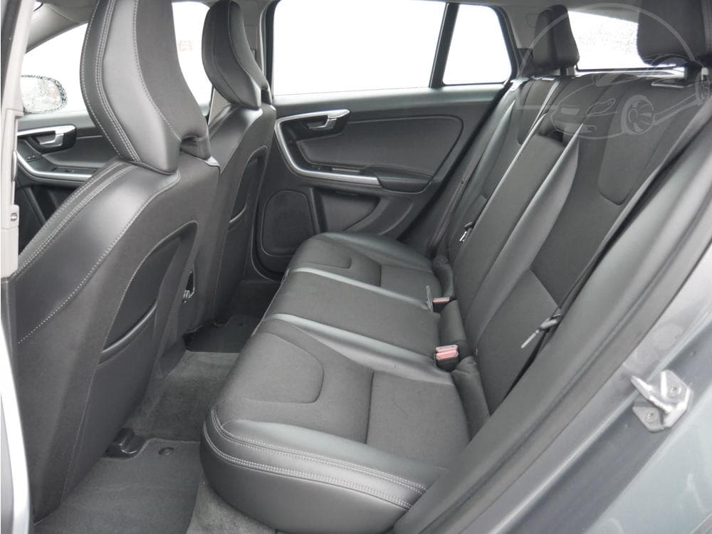 2016 Volvo V60 - 28