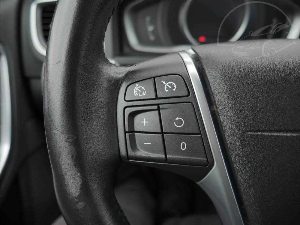 2016 Volvo V60 - 34