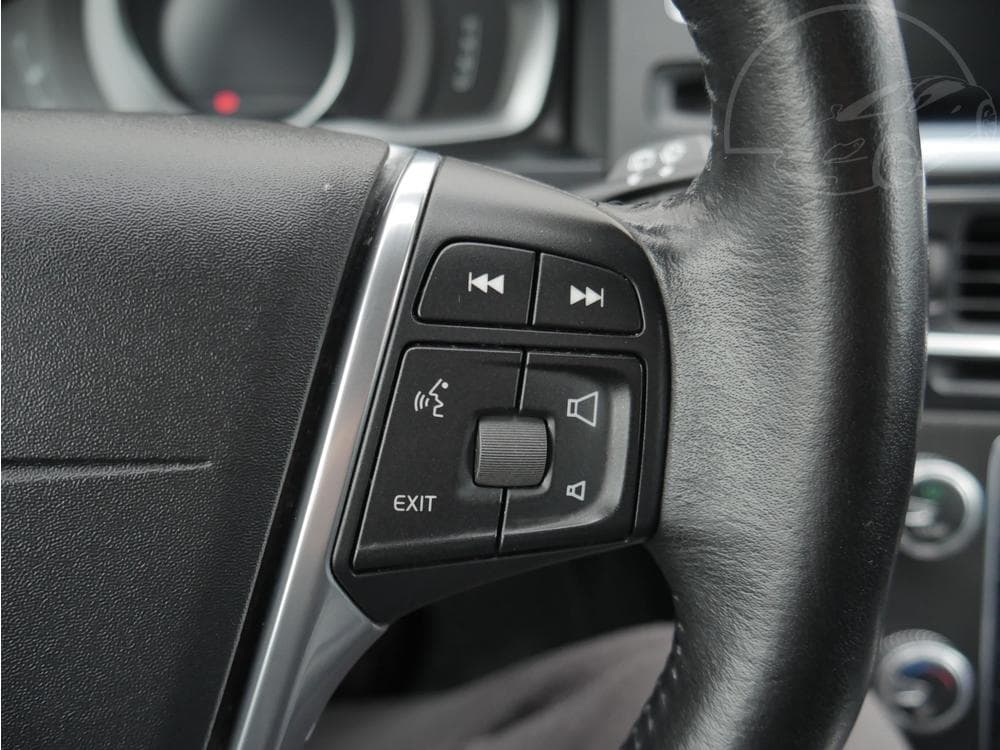 2016 Volvo V60 - 37