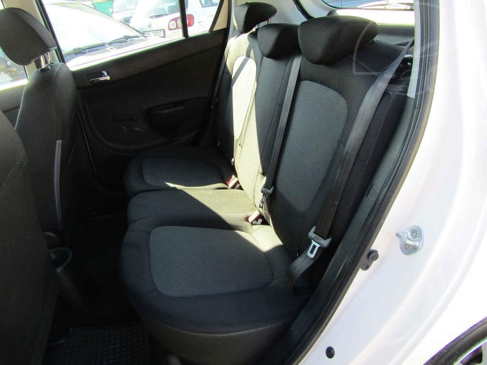 2013 Hyundai i20 - 10