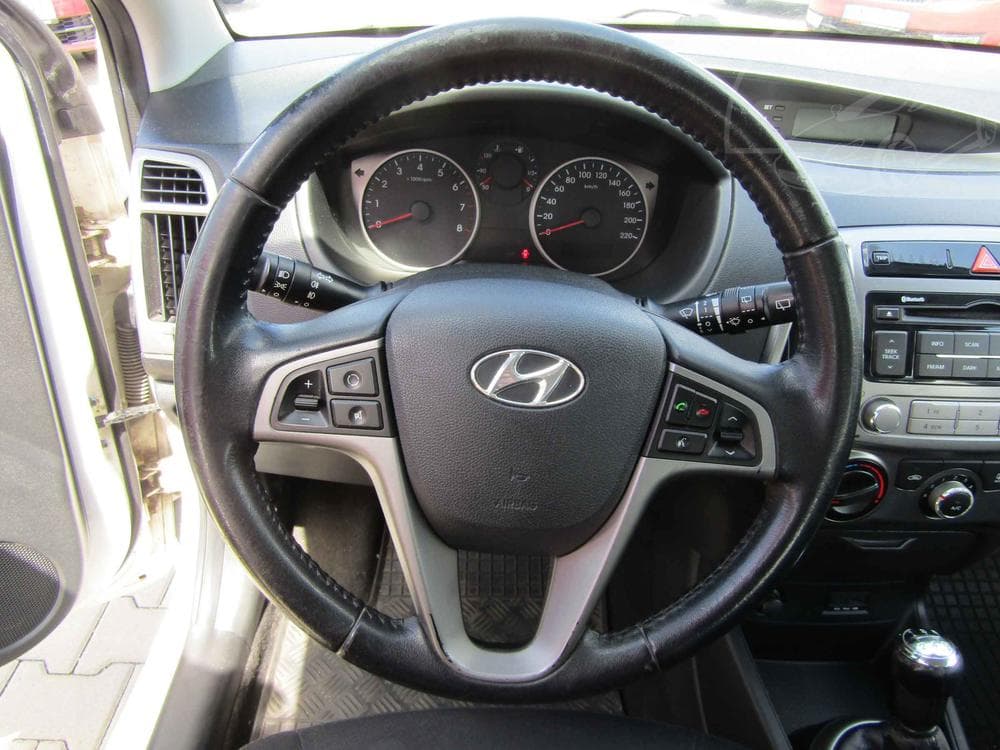 2013 Hyundai i20 - 16
