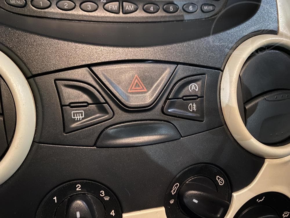 2011 Ford KA - 13