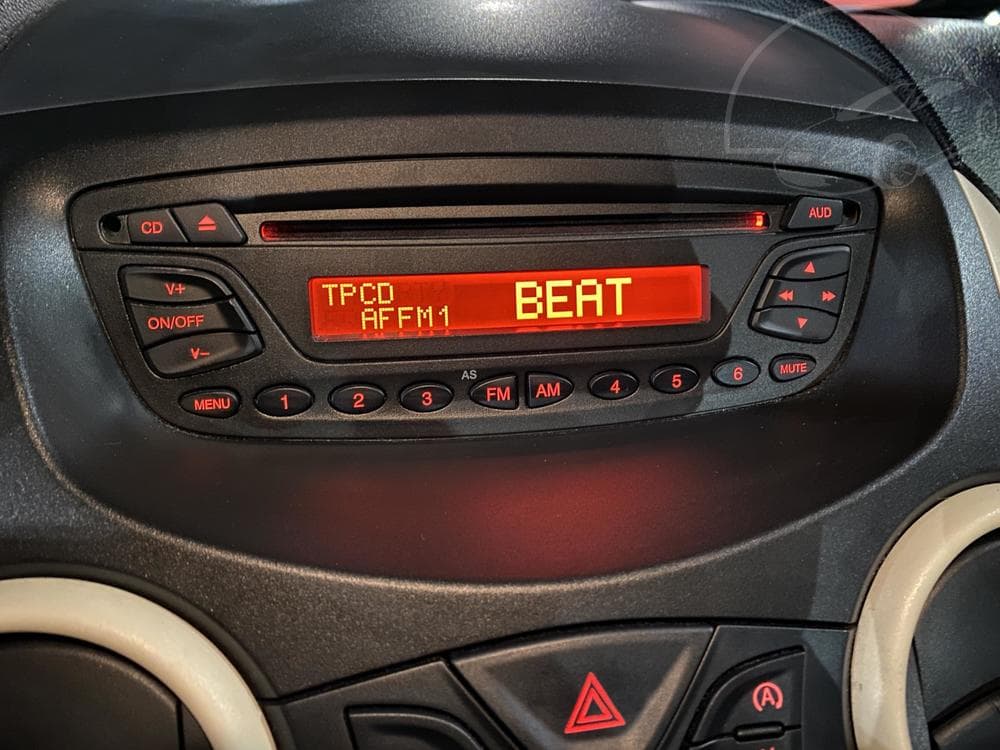 2011 Ford KA - 14