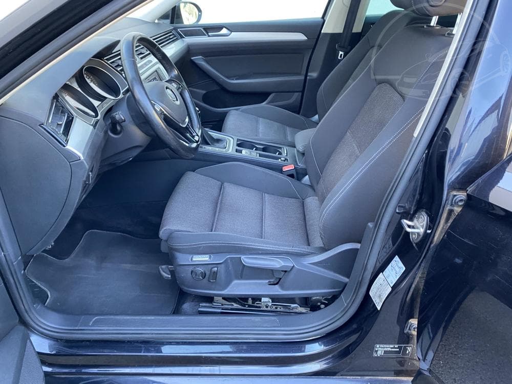 2015 Volkswagen PASSAT - 9