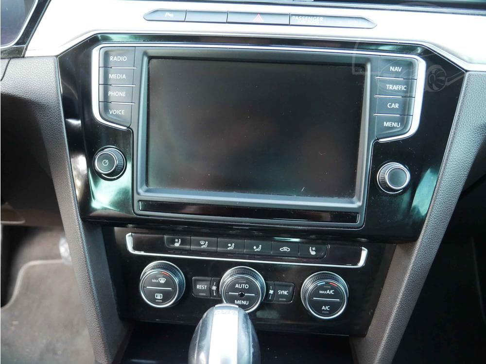 2015 Volkswagen PASSAT - 11