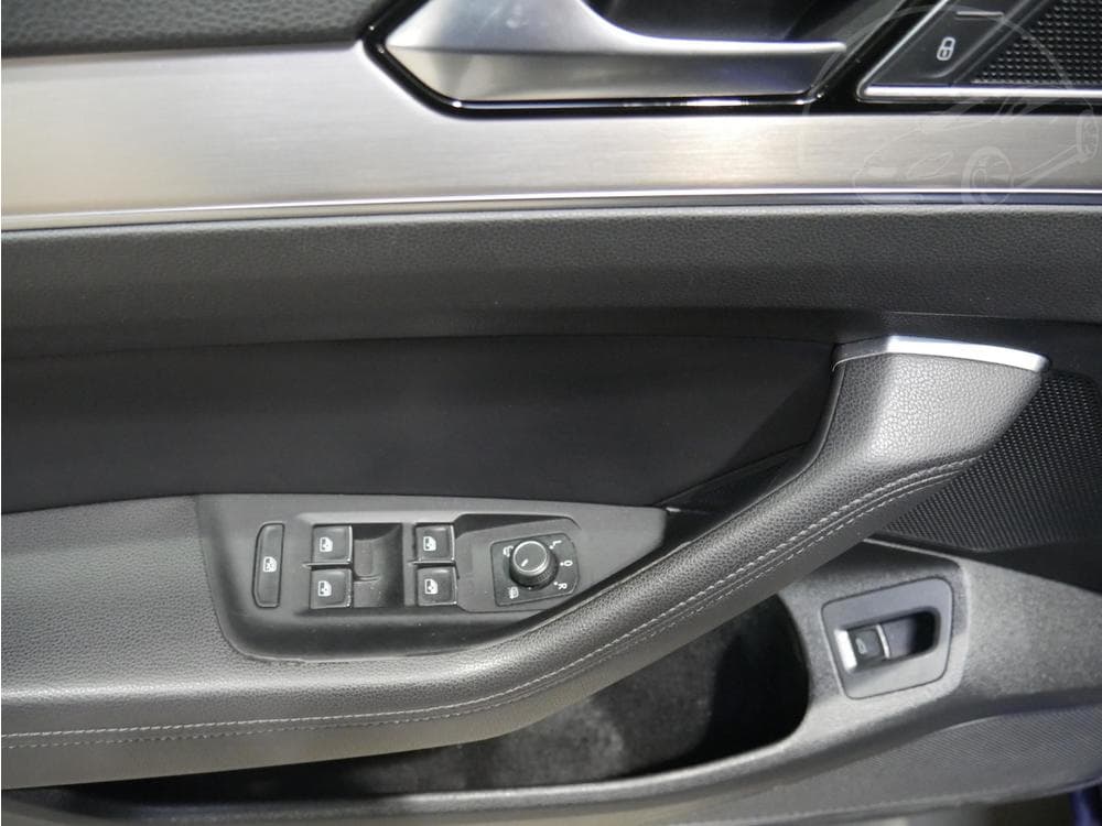 2019 Volkswagen PASSAT - 31