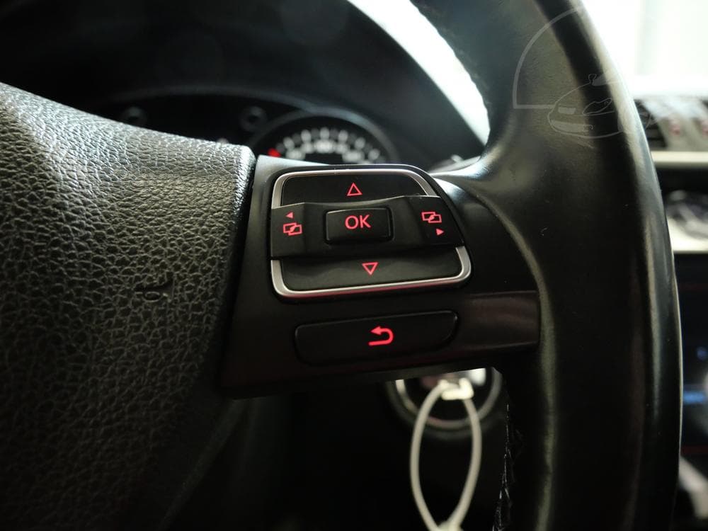 2012 Volkswagen PASSAT - 31