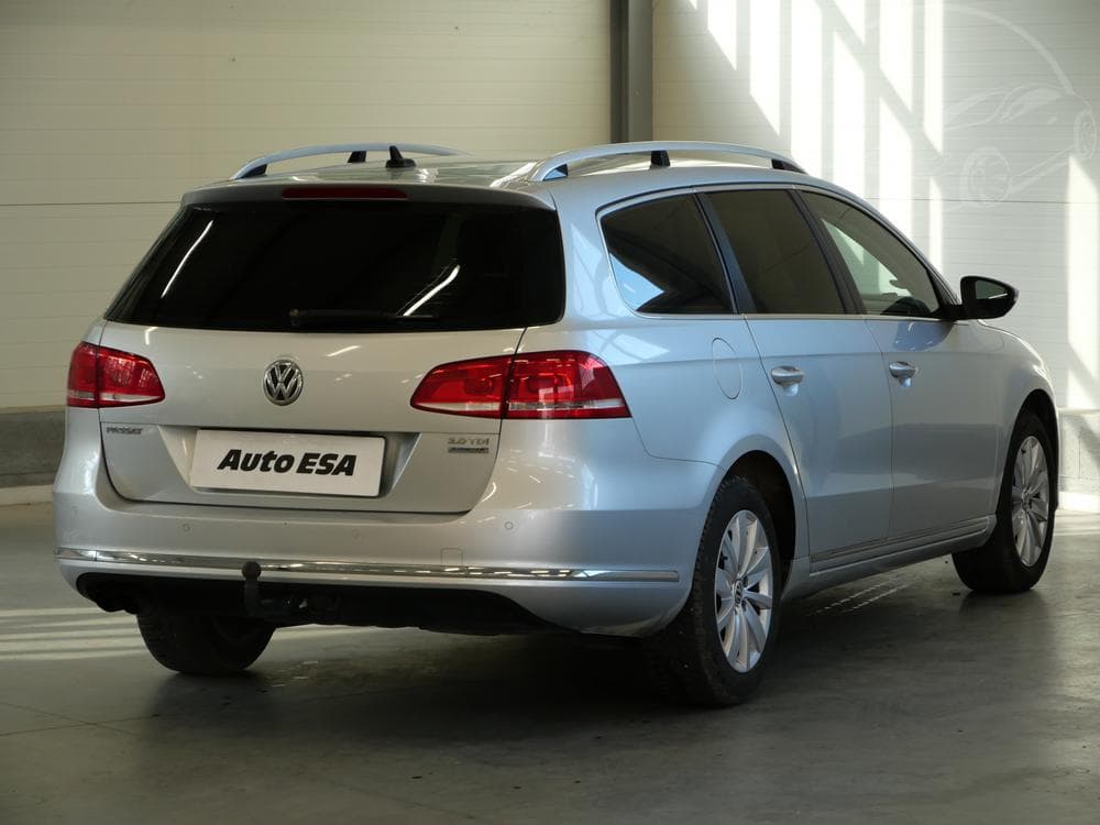2012 Volkswagen PASSAT - 7