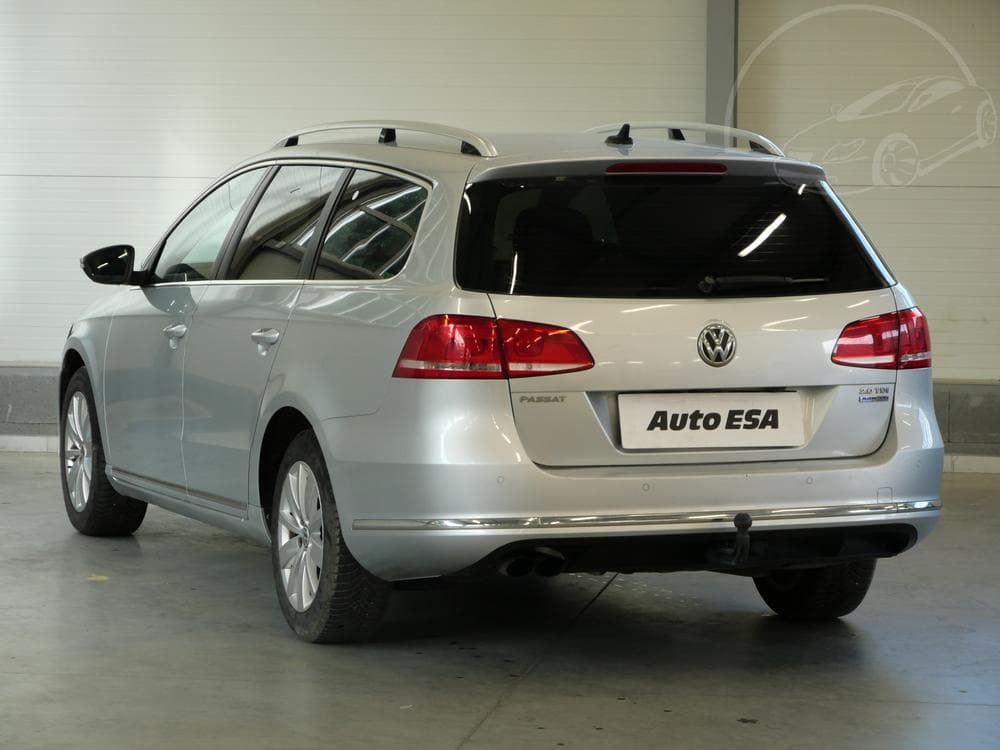 2012 Volkswagen PASSAT - 11
