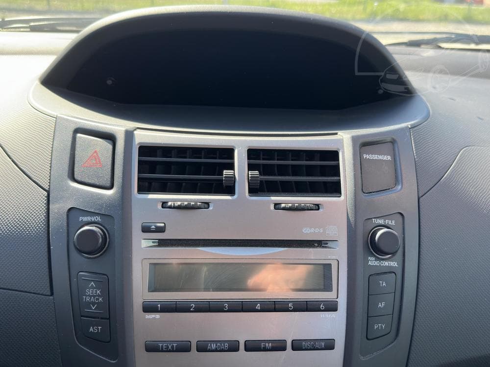 2009 Toyota YARIS - 12