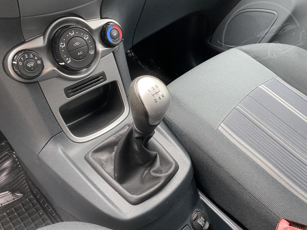 2009 Ford FIESTA - 16