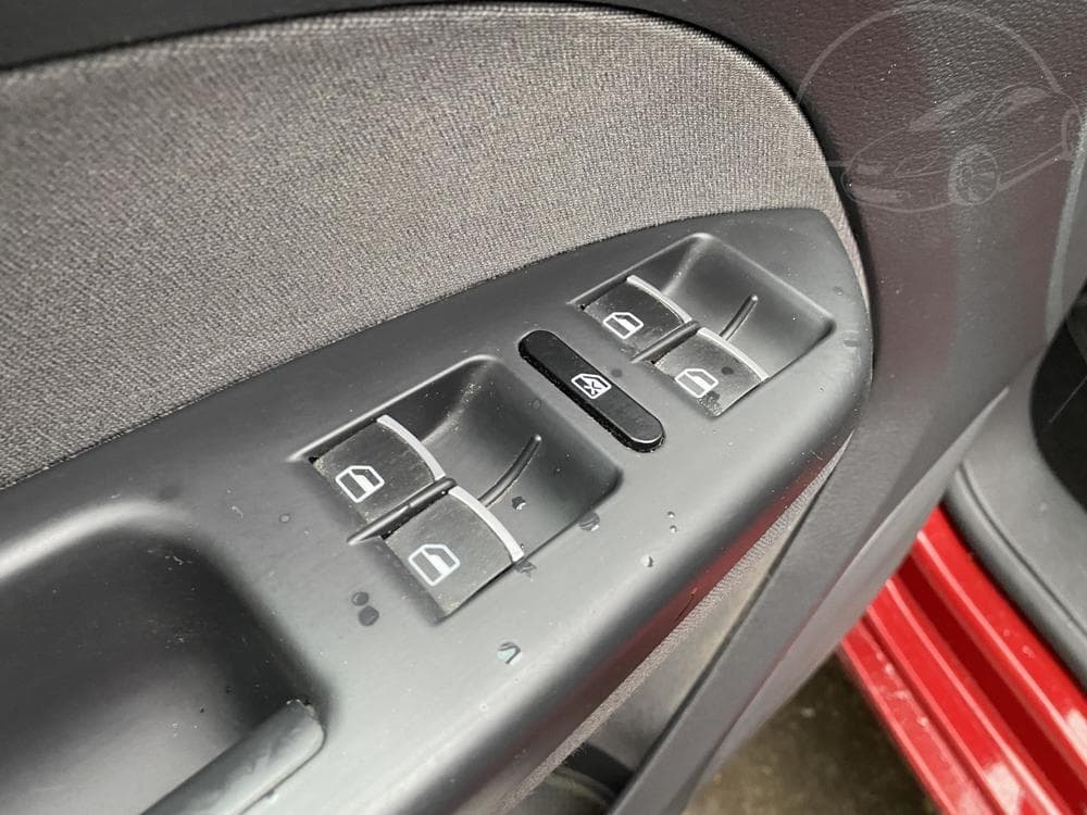 2011 Volkswagen Touran - 25