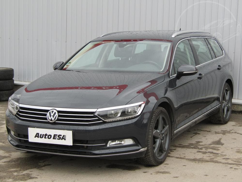 2018 Volkswagen PASSAT - 5