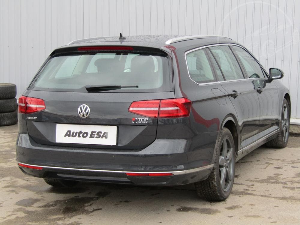 2018 Volkswagen PASSAT - 7