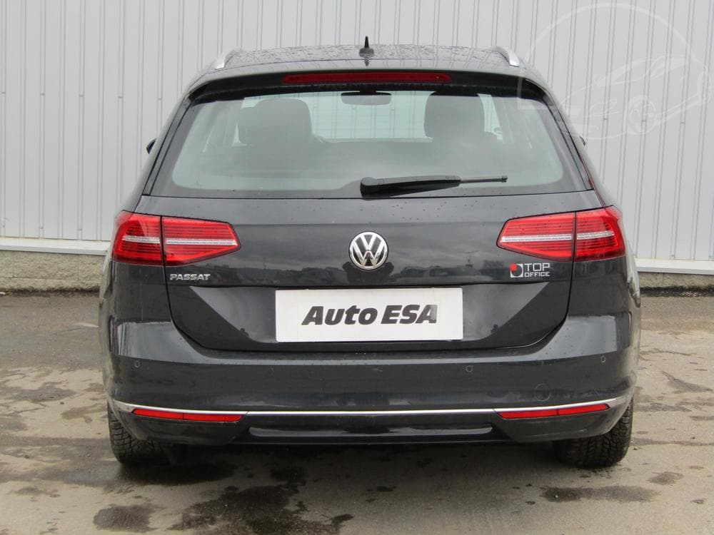 2018 Volkswagen PASSAT - 9