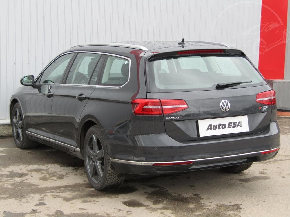2018 Volkswagen PASSAT - 11