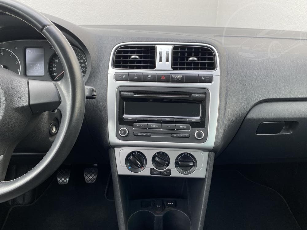 2012 Volkswagen Polo - 12