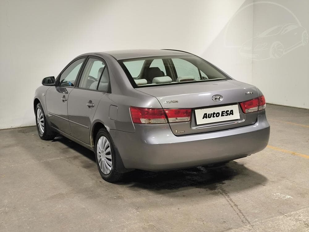2009 Hyundai SONATA - 4