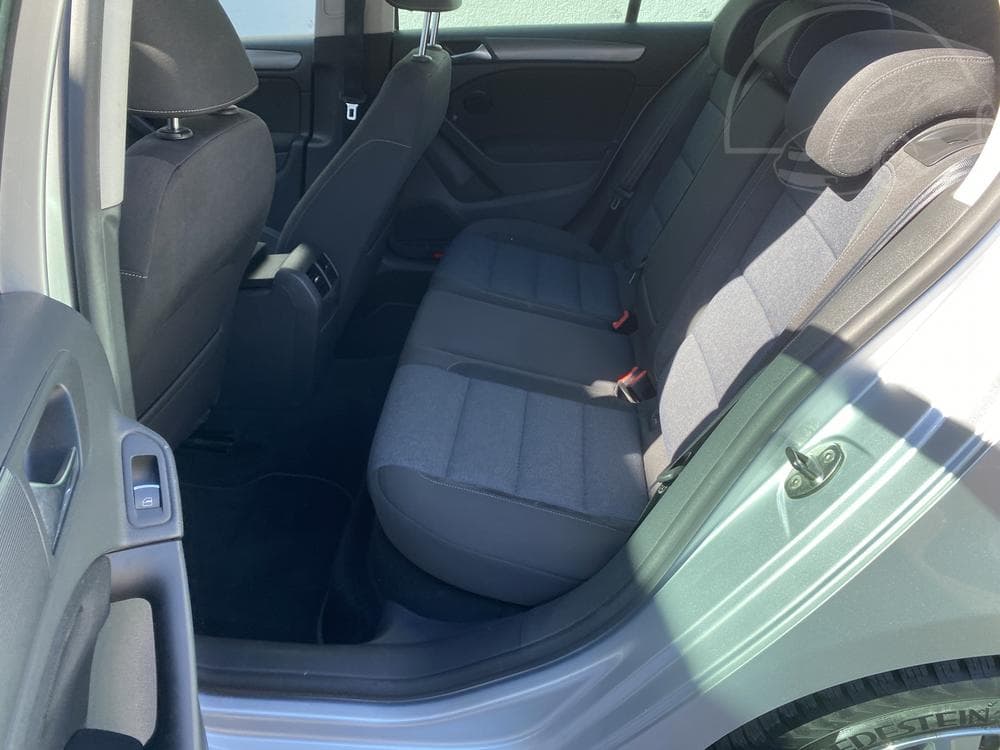 2011 Volkswagen GOLF - 19