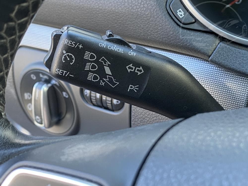 2011 Volkswagen GOLF - 25